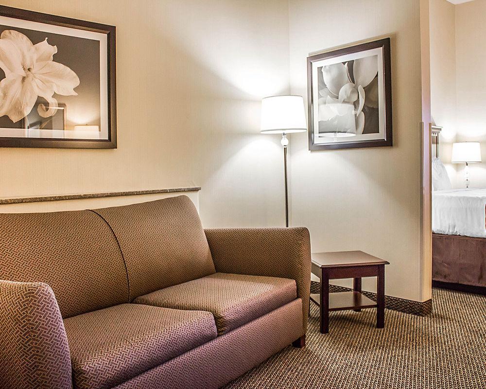 Holiday Inn - Cheshire - Southington By Ihg Εξωτερικό φωτογραφία