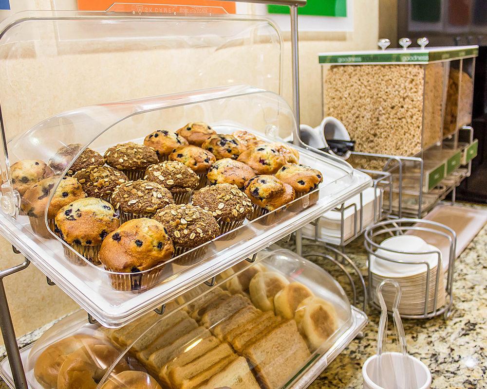 Holiday Inn - Cheshire - Southington By Ihg Εξωτερικό φωτογραφία